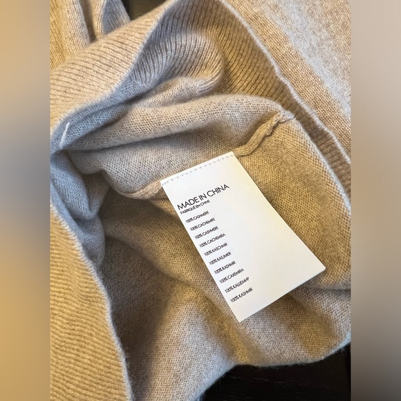 Club Monaco Cashmere Sweater - Picture 4 of 4